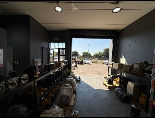 206M² WAREHOUSE TO LET IN SPARTAN